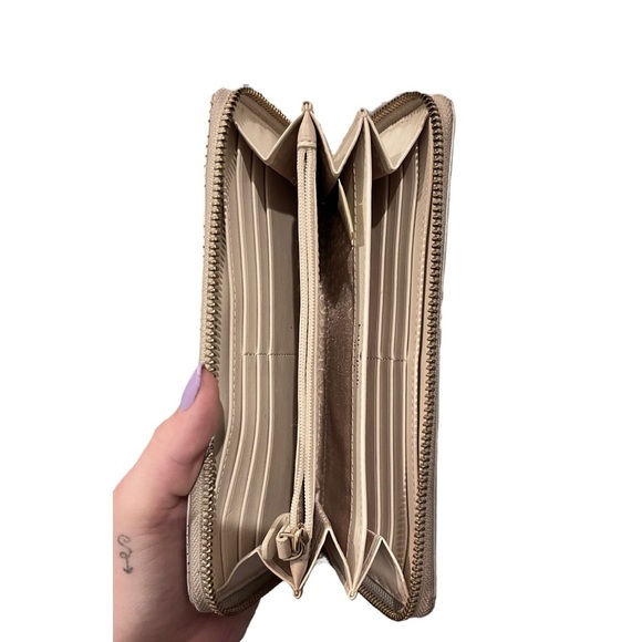 Authentic Kate Spade Zip Up Clutch - Picture 3 of 7